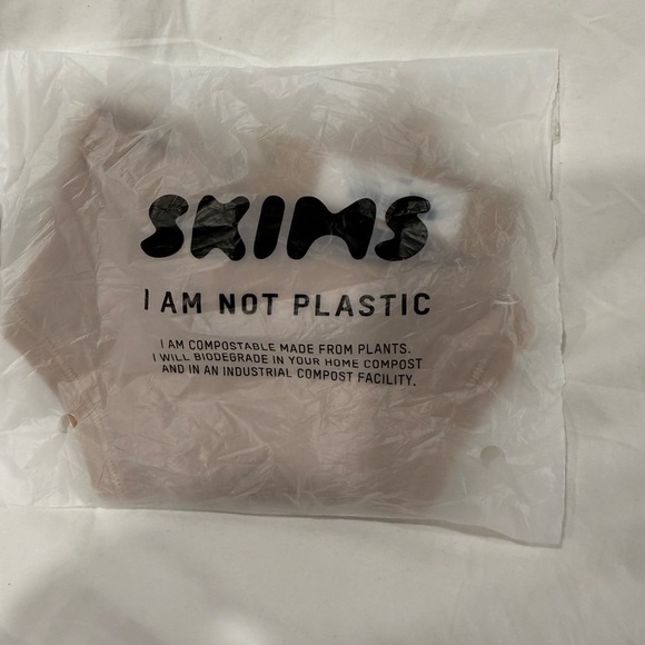 - SKIMS DIPPED FRONT THONG IN COLOR CLAY SZ M - Picture 9 of 11